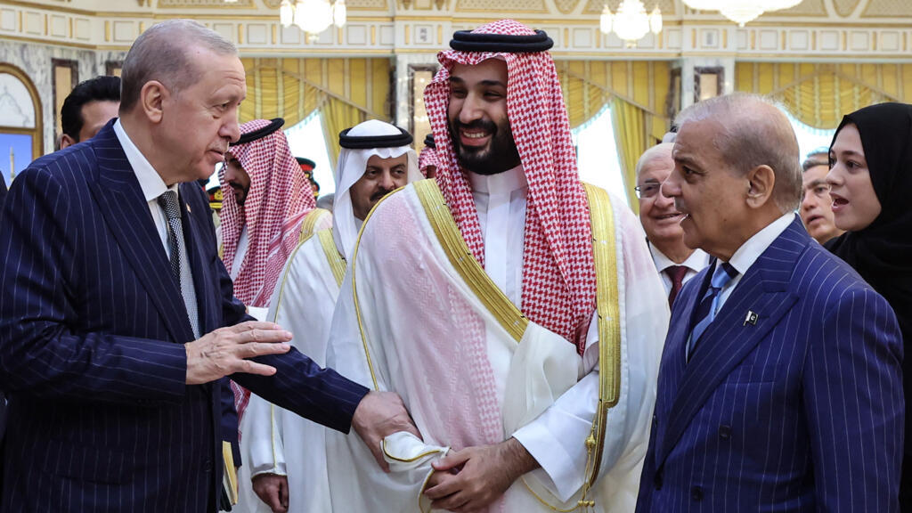 رئيس الوزراء الباكستاني وولي العهد السعودي والرئيس التركي